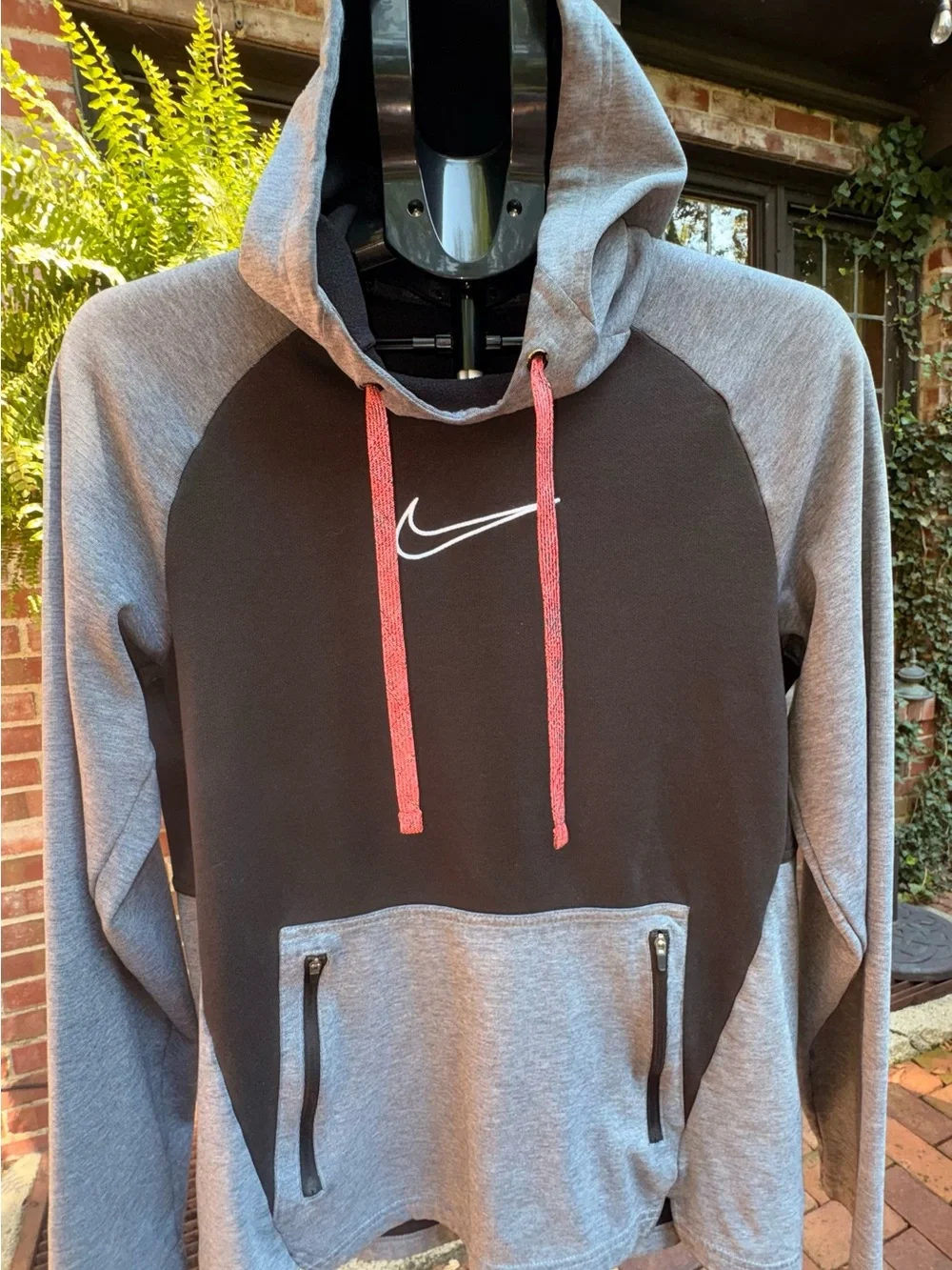 Nike Hoodie Mens Small Black Gray Pullover Zipper Pocket Swoosh Sweatshirt EUC